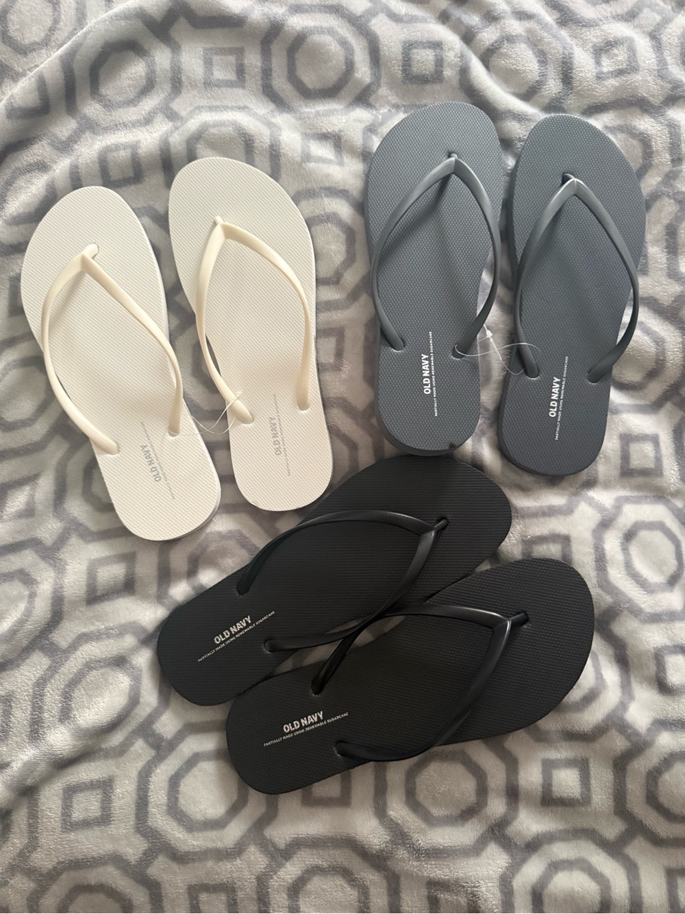 Old Navy Women’s Flip Flops in Black, Gray, and white brand new